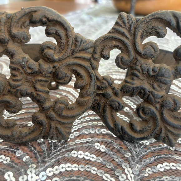 Antique cast iron curtain accents - Picture 2 of 9